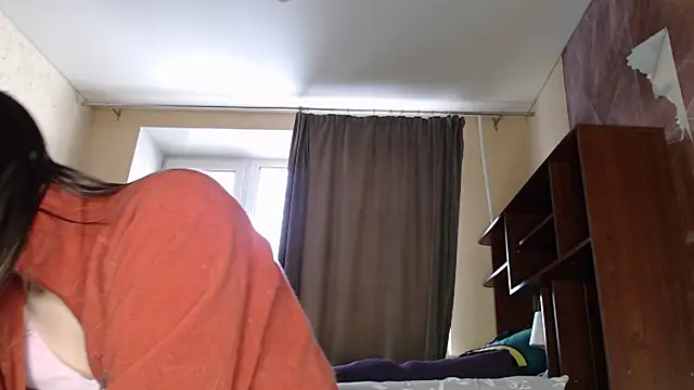 Snapshot of MiriamOr chatting on February 19, 2025, 10:23 am MiriamOr online show from February 19, 2025, 10:23 am