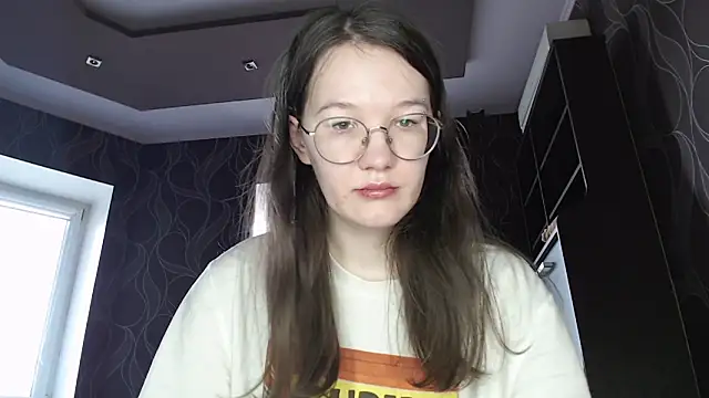 Snapshot of MiriamOr chatting on March 10, 2025, 8:37 am MiriamOr online show from March 10, 2025, 8:37 am