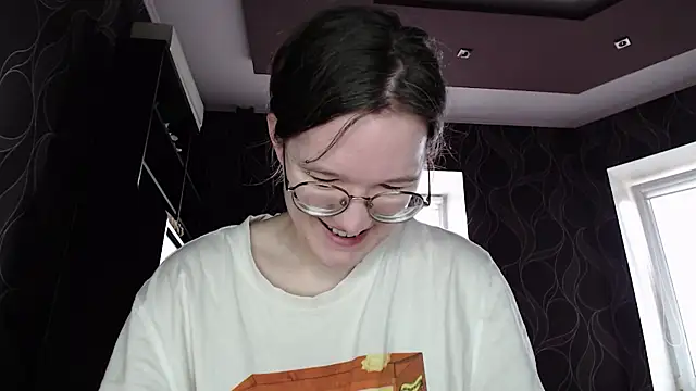 Snapshot of MiriamOr chatting on March 16, 2025, 7:48 am MiriamOr online show from March 16, 2025, 7:48 am