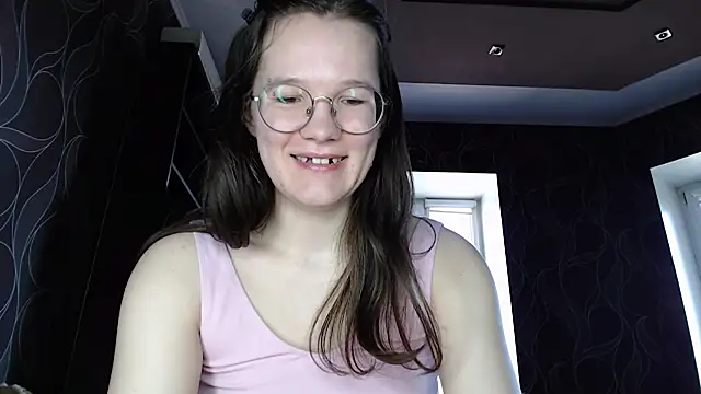 Snapshot of MiriamOr chatting on March 21, 2025, 11:01 am MiriamOr online show from March 21, 2025, 11:01 am