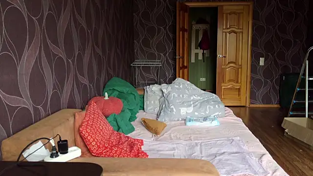 Snapshot of MiriamOr chatting on October 27, 2025, 8:07 am MiriamOr online show from October 27, 2025, 8:07 am