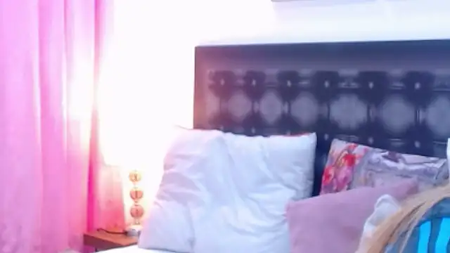 sandra 20 online show from November 22, 2025, 10:47 am