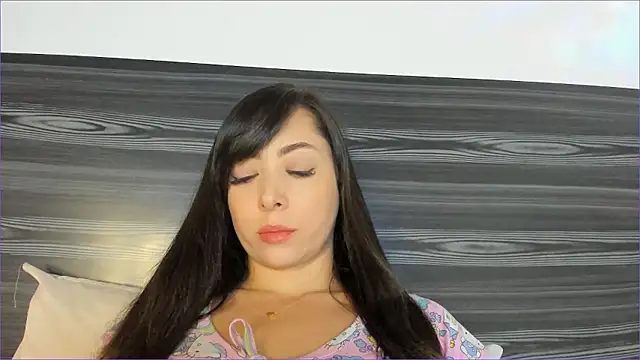 Snapshot of Mila__Paramo chatting on January 14, 2026, 12:05 am Mila Paramo online show from January 14, 2026, 12:05 am