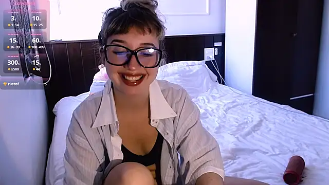 Cosmo Riri online show from February 1, 2025, 5:49 am