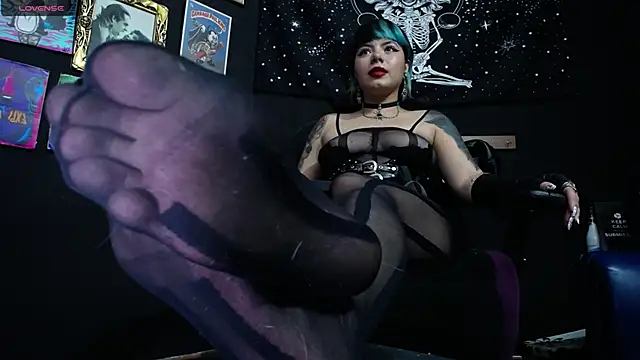 Snapshot of Yourmadame_P chatting on March 20, 2025, 11:34 pm Yourmadame P online show from March 20, 2025, 11:34 pm