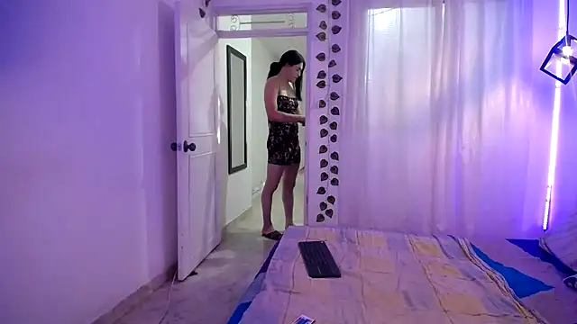 ivonne  hott1 online show from September 28, 2025, 6:02 pm