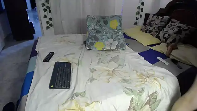 Snapshot of ivonne__hott1 chatting on June 17, 2026, 3:13 pm ivonne hott1 online show from June 17, 2026, 3:13 pm
