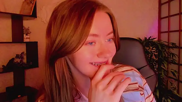 KateCuddle online show from March 12, 2025, 5:46 am