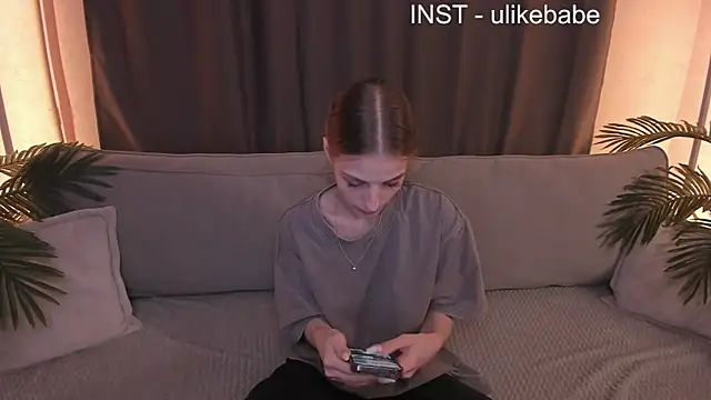 Snapshot of Anna_Fink chatting on January 24, 2025, 10:21 am Anna Fink online show from January 24, 2025, 10:21 am