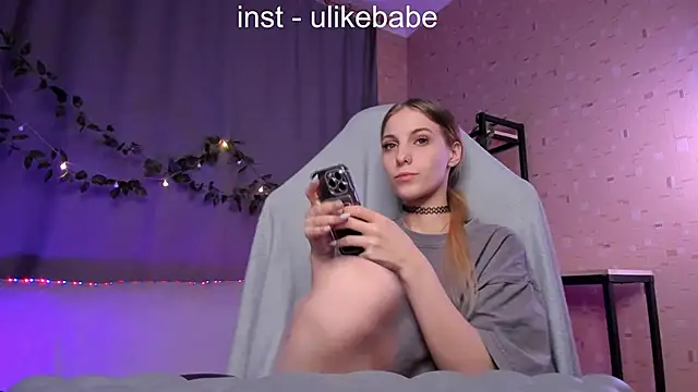 Snapshot of Anna_Fink chatting on February 18, 2025, 2:49 am Anna Fink online show from February 18, 2025, 2:49 am