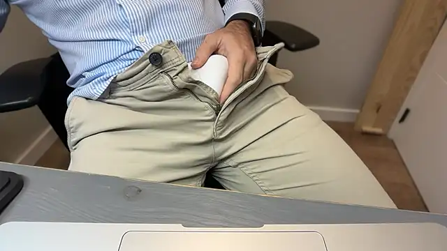 rickyi2023 online show from November 10, 2025, 4:39 pm