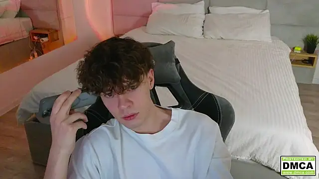 Snapshot of cute_thomas chatting on December 16, 2024, 12:04 am cute thomas online show from December 16, 2024, 12:04 am