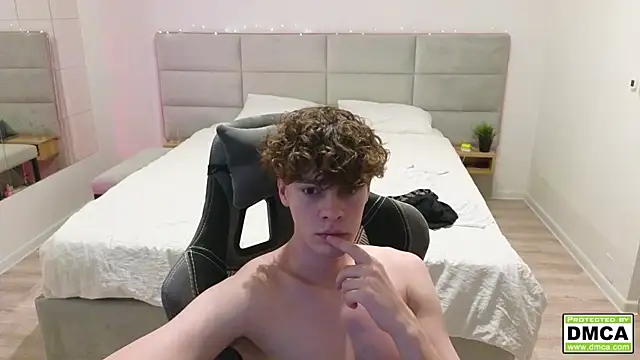 Snapshot of cute_thomas chatting on December 21, 2024, 11:02 pm cute thomas online show from December 21, 2024, 11:02 pm