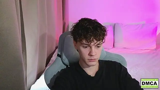 cute thomas online show from February 25, 2026, 11:31 am