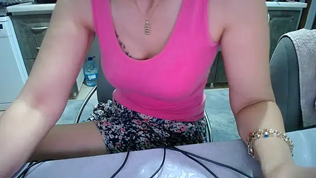 AmazingBitch online show from June 19, 2026, 5:50 pm