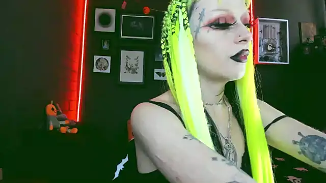 Snapshot of insania_9999_ chatting on January 21, 2025, 6:23 pm insania 9999 online show from January 21, 2025, 6:23 pm