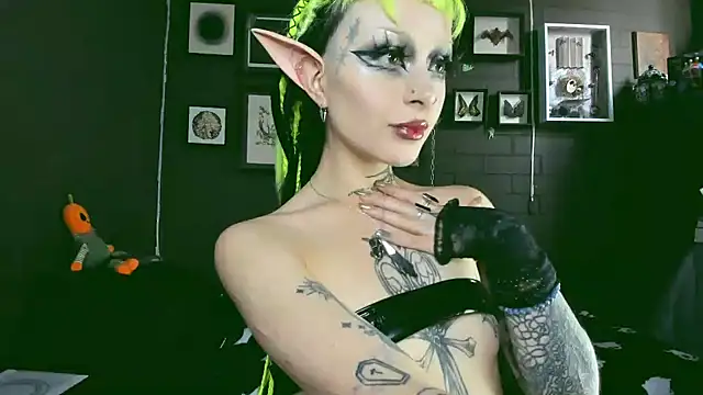 Snapshot of insania_9999_ chatting on February 10, 2025, 4:36 pm insania 9999 online show from February 10, 2025, 4:36 pm