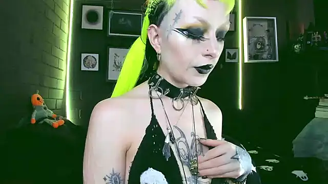 Snapshot of insania_9999_ chatting on March 12, 2025, 4:13 pm insania 9999 online show from March 12, 2025, 4:13 pm