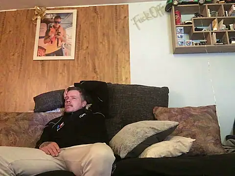 Snapshot of steveindahouse chatting on March 18, 2025, 9:09 am steveindahouse online show from March 18, 2025, 9:09 am