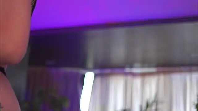 Snapshot of HotSkinnyX chatting on September 15, 2025, 5:40 am HotSkinnyX online show from September 15, 2025, 5:40 am