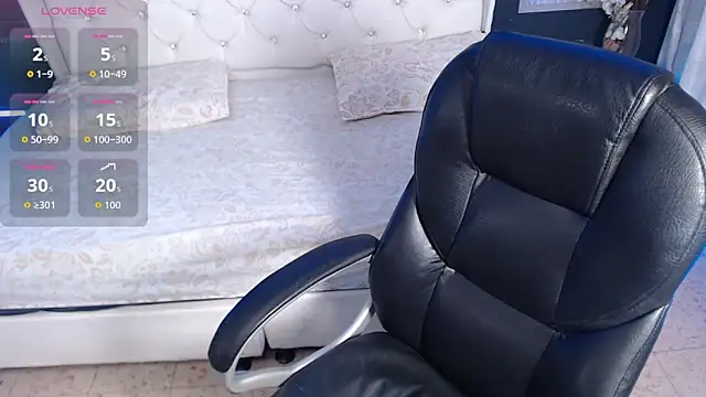 LiaVillalobos online show from September 27, 2025, 12:32 pm