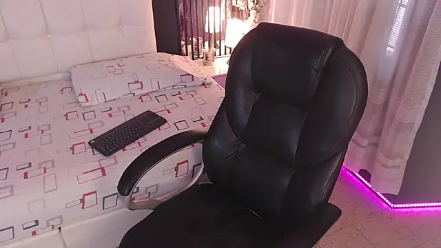 LiaVillalobos online show from January 8, 2026, 12:07 pm