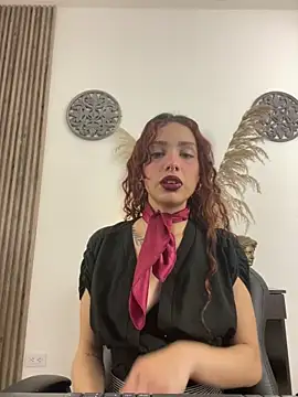 LiaVillalobos online show from April 28, 2026, 2:00 pm