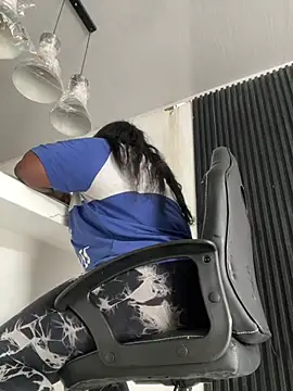 Snapshot of sharik-browns chatting on March 6, 2026, 2:02 pm sharik-browns online show from March 6, 2026, 2:02 pm