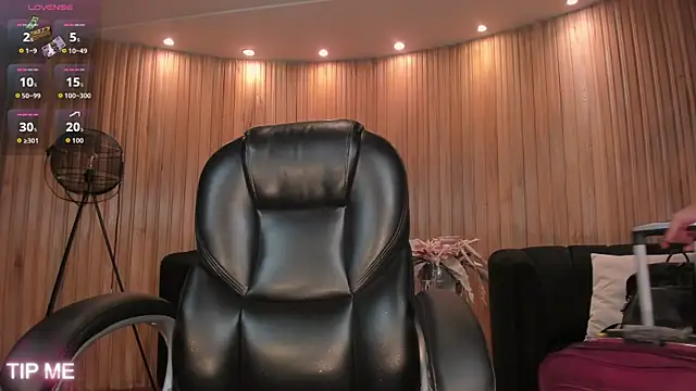 Snapshot of SophieBarnett chatting on June 26, 2026, 11:53 pm SophieBarnett online show from June 26, 2026, 11:53 pm