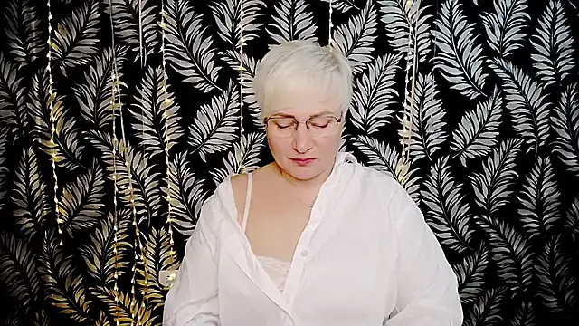 Snapshot of Olivia_playful chatting on May 9, 2026, 10:20 am Olivia playful online show from May 9, 2026, 10:20 am