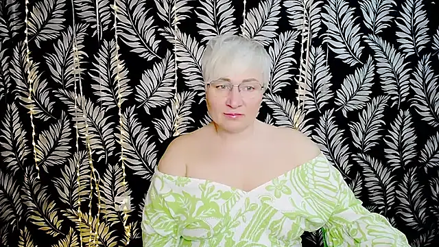 Snapshot of Olivia_playful chatting on June 8, 2026, 10:04 am Olivia playful online show from June 8, 2026, 10:04 am