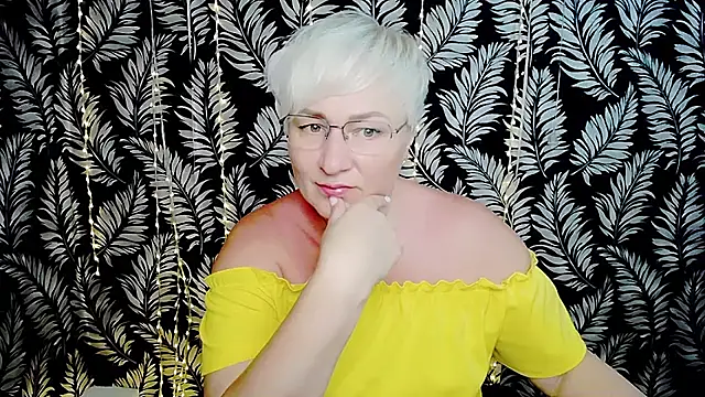 Snapshot of Olivia_playful chatting on June 11, 2026, 10:02 am Olivia playful online show from June 11, 2026, 10:02 am