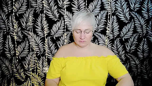 Snapshot of Olivia_playful chatting on August 2, 2026, 10:25 am Olivia playful online show from August 2, 2026, 10:25 am