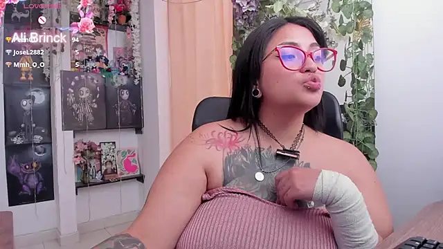 Snapshot of _Ali_Brinck_ chatting on February 26, 2025, 7:05 pm Ali Brinck online show from February 26, 2025, 7:05 pm