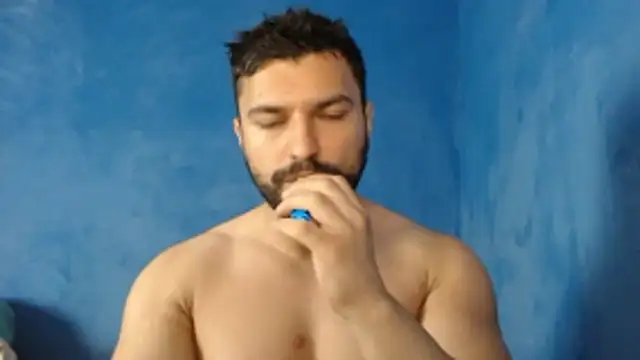Snapshot of alex_blu chatting on June 13, 2026, 3:32 pm alex blu online show from June 13, 2026, 3:32 pm