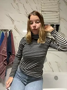 kimczii online show from March 14, 2025, 7:01 pm