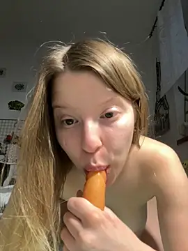 kimczii online show from May 4, 2026, 10:44 am