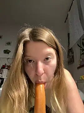 kimczii online show from May 5, 2026, 6:21 am