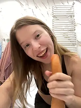 kimczii online show from May 11, 2026, 6:16 pm