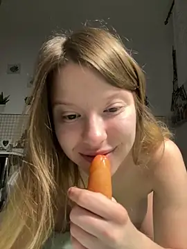kimczii online show from May 13, 2026, 6:44 am