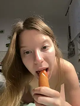 kimczii online show from May 20, 2026, 6:19 am