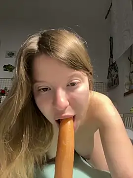 kimczii online show from May 25, 2026, 6:19 am