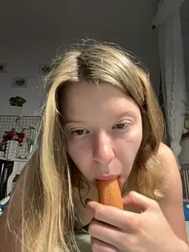 kimczii online show from June 19, 2026, 6:07 am
