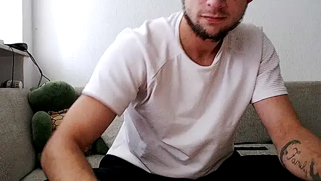 Snapshot of Youngtimer_1997 chatting on September 25, 2025, 7:12 am Youngtimer 1997 online show from September 25, 2025, 7:12 am