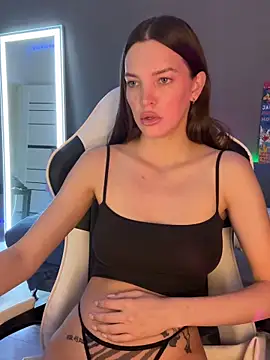 julia fly online show from September 25, 2025, 9:24 am