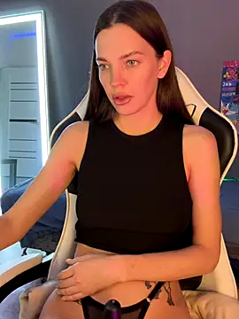 julia fly online show from October 19, 2025, 3:56 pm