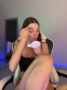 julia fly online show from May 14, 2026, 6:42 am