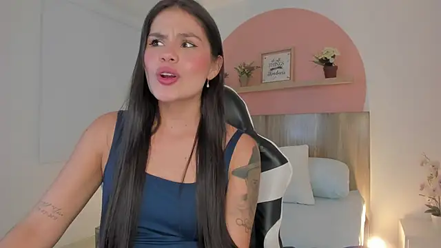 Snapshot of dominique25_ chatting on October 22, 2025, 3:18 am dominique25 online show from October 22, 2025, 3:18 am