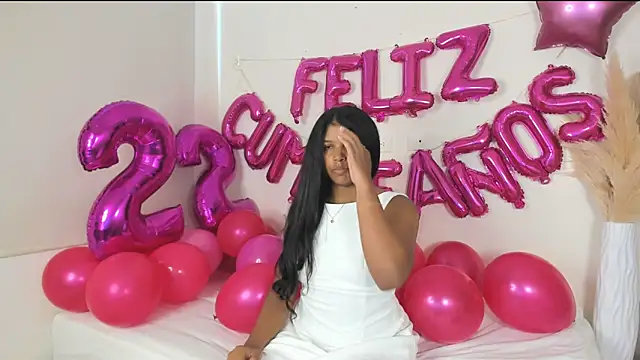 ZOEGARNER01 online show from December 21, 2025, 7:32 pm