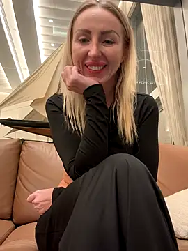 Snapshot of Allys chatting on November 9, 2025, 2:04 pm Allys online show from November 9, 2025, 2:04 pm